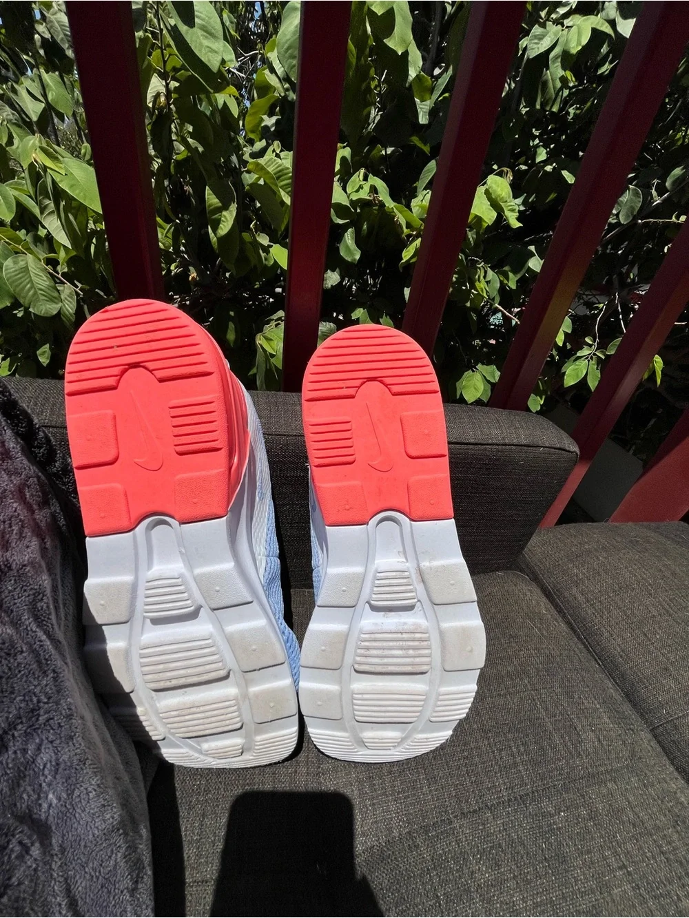 Nike Air, women’s, Light Blue and Coral  Sneakers.  very cool🌹